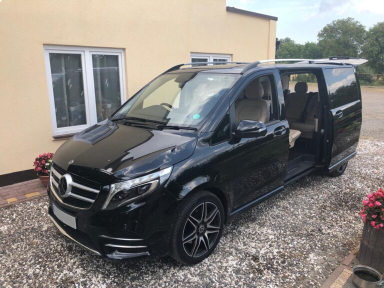 Black Mercedes V-Class chauffeur car